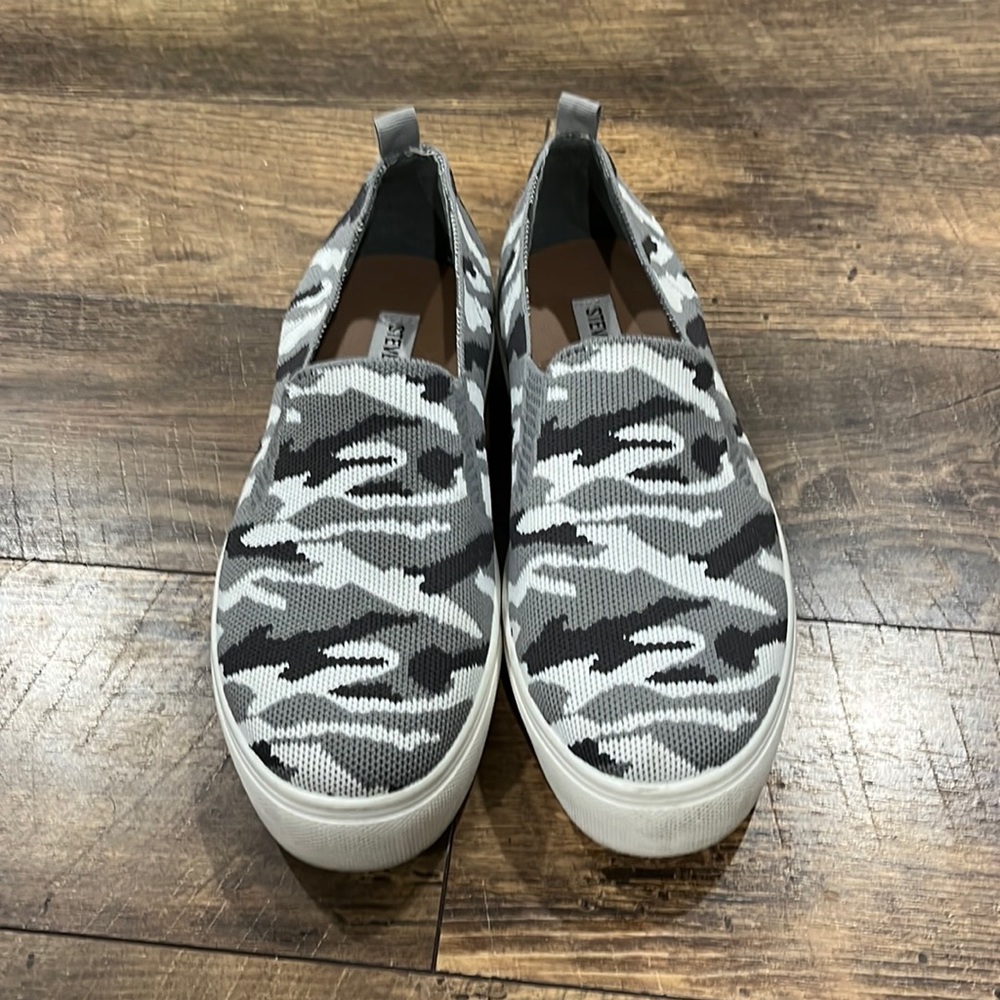 Steve Madden camo slip on